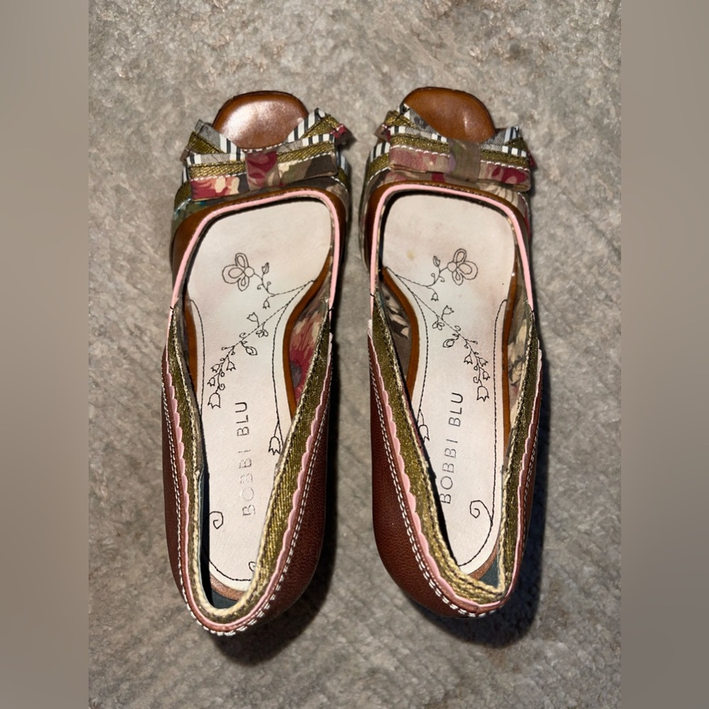 ๐๐๐๐๐ ๐๐๐ ๐๐๐๐ ๐ก๐๐ Retro-Inspired Heels - Picture 8 of 16